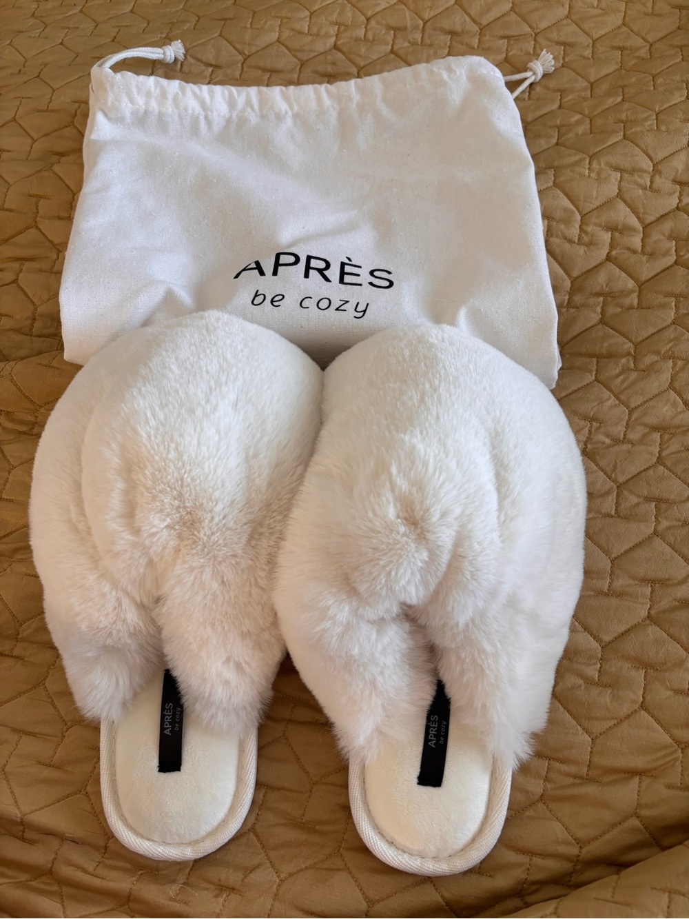Après Be Cozy White Faux Fur House Slippers - size 8-10 - Picture 8 of 8